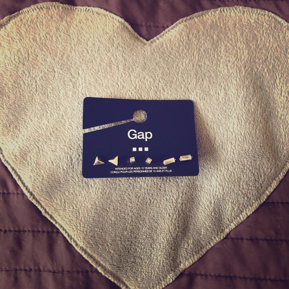 NWT GAP earring set!